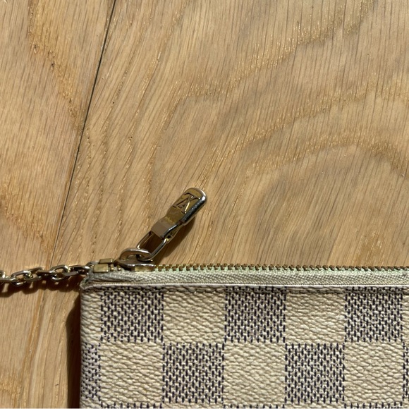 Louis Vuitton Key Pouch - Picture 5 of 7